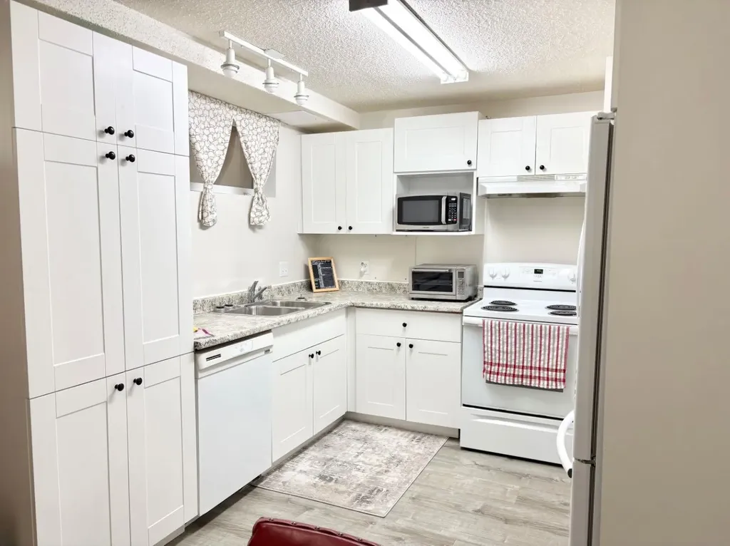 5336 52 Street Close Rocky Mountain House AB T4T1G9