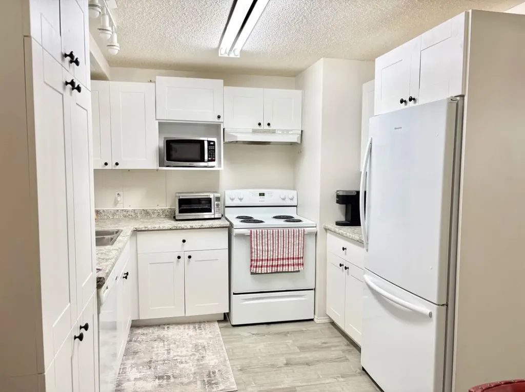 5336 52 Street Close Rocky Mountain House AB T4T1G9