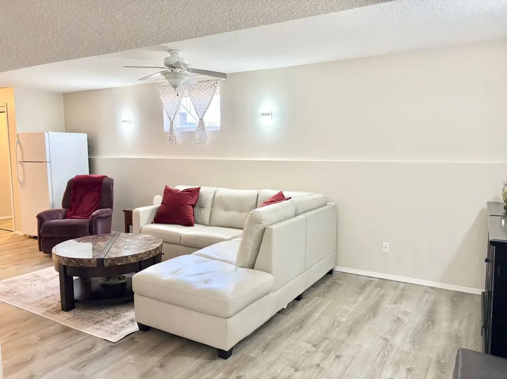 5336 52 Street Close Rocky Mountain House AB T4T1G9