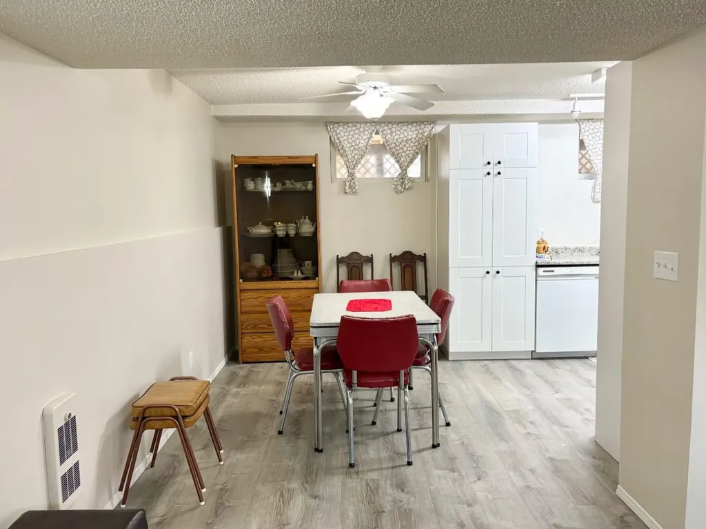 5336 52 Street Close Rocky Mountain House AB T4T1G9