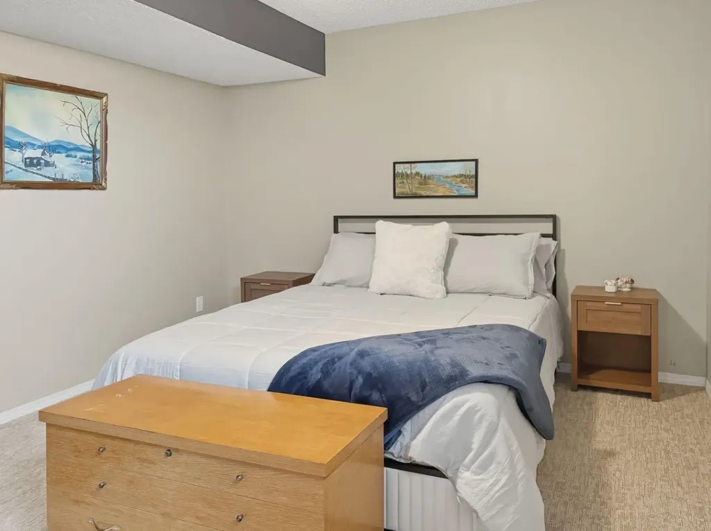 5336 52 Street Close Rocky Mountain House AB T4T1G9