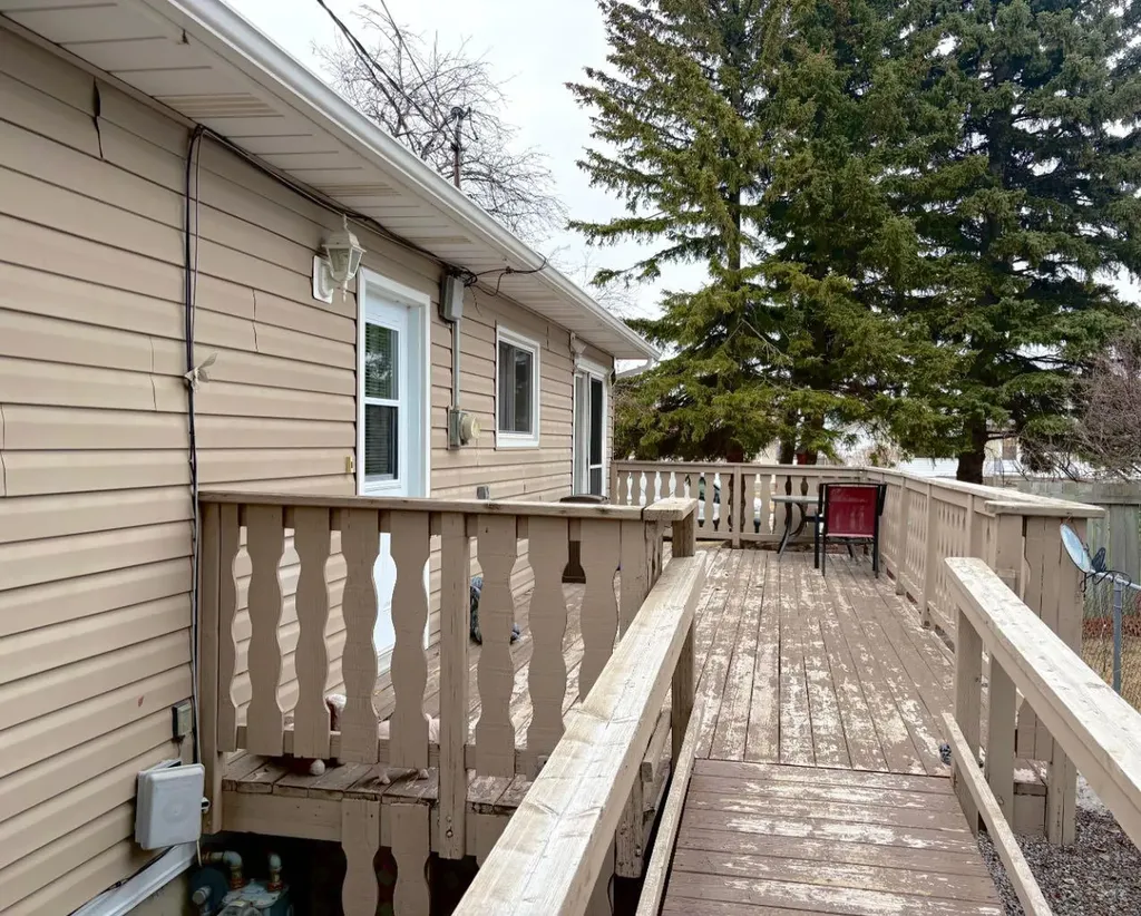 5336 52 Street Close Rocky Mountain House AB T4T1G9