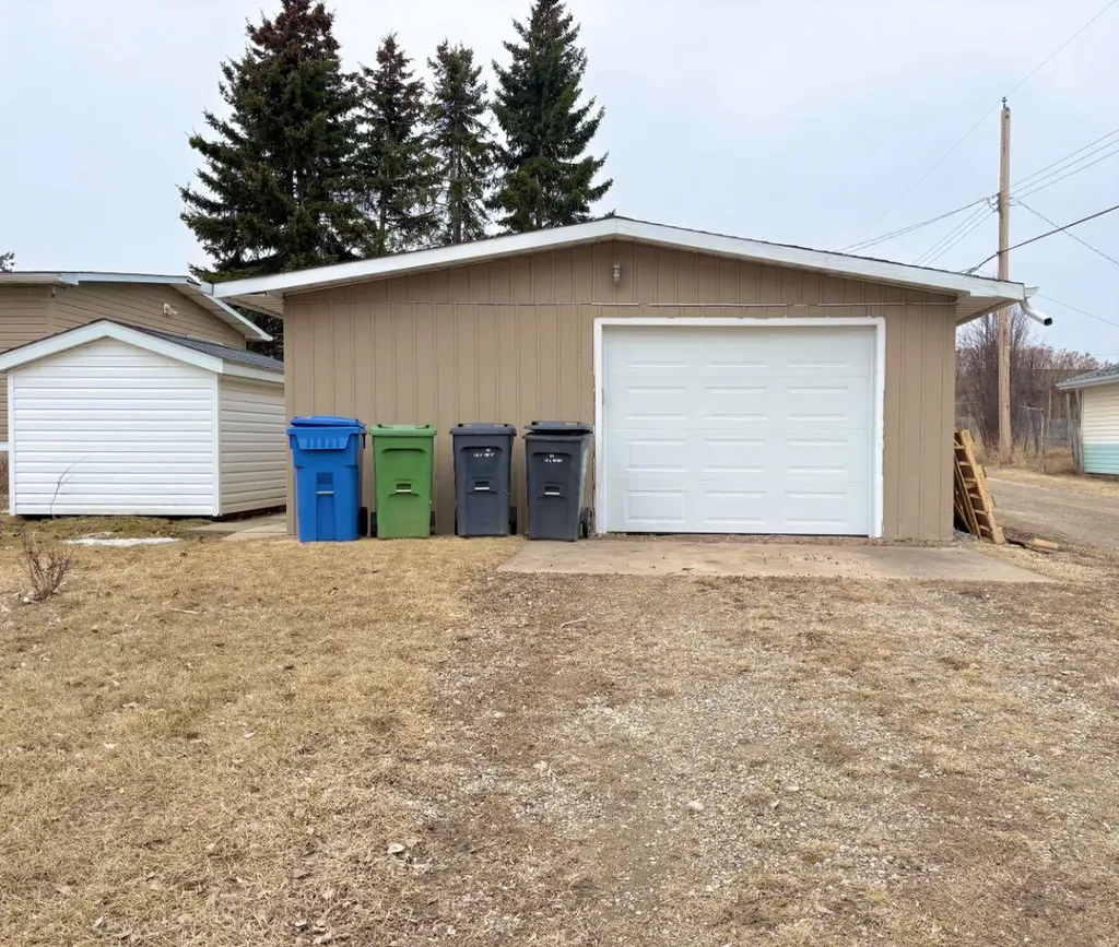 5336 52 Street Close Rocky Mountain House AB T4T1G9