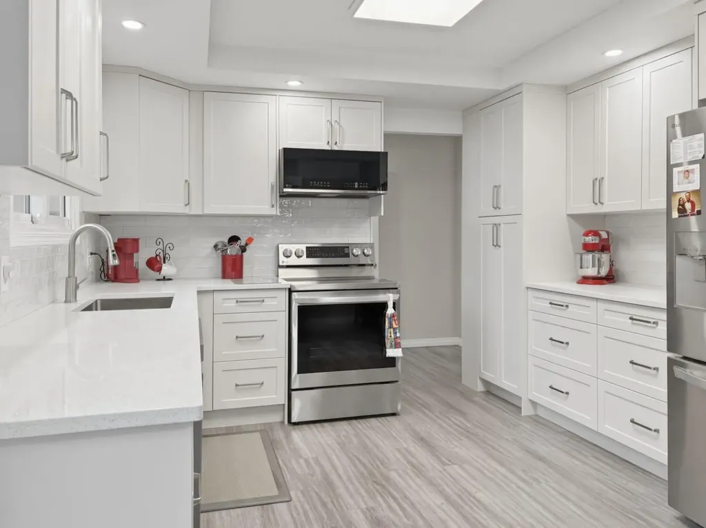 5336 52 Street Close Rocky Mountain House AB T4T1G9