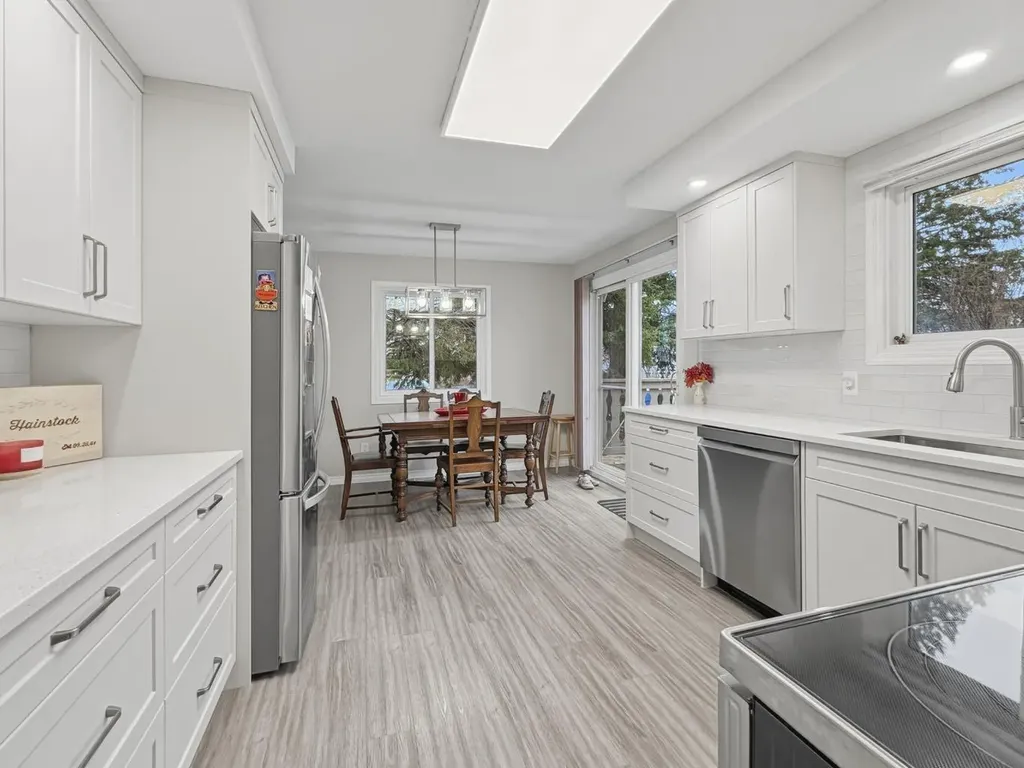 5336 52 Street Close Rocky Mountain House AB T4T1G9