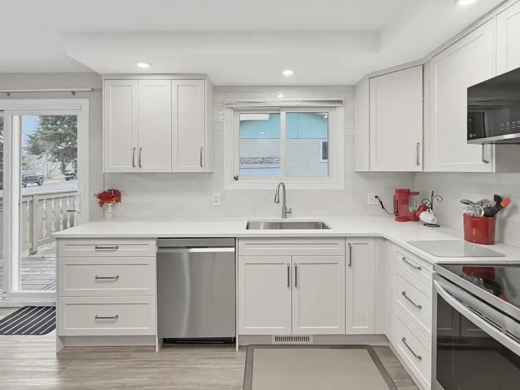 5336 52 Street Close Rocky Mountain House AB T4T1G9