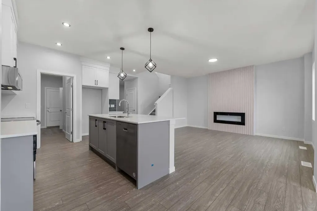 532 Clearwater Heath Chestermere AB T1X 3A5