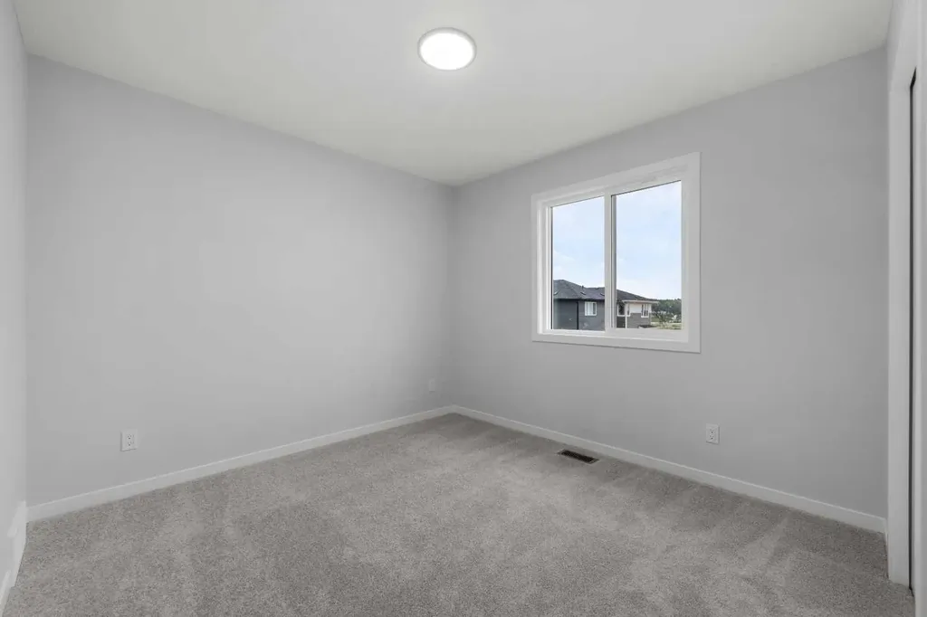 532 Clearwater Heath Chestermere AB T1X 3A5