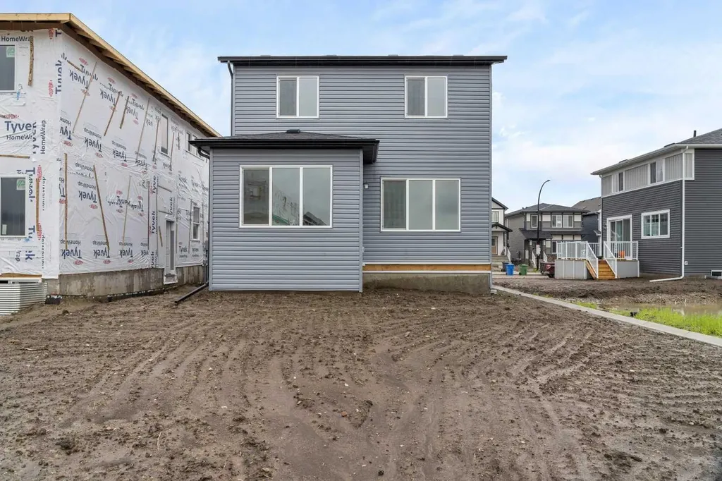 532 Clearwater Heath Chestermere AB T1X 3A5