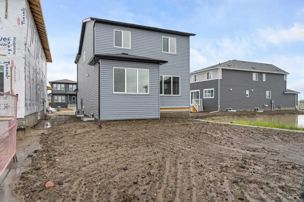 532 Clearwater Heath Chestermere AB T1X 3A5