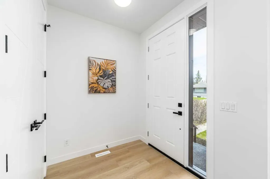 423 Hendon Drive NW Calgary AB T2K 2A1