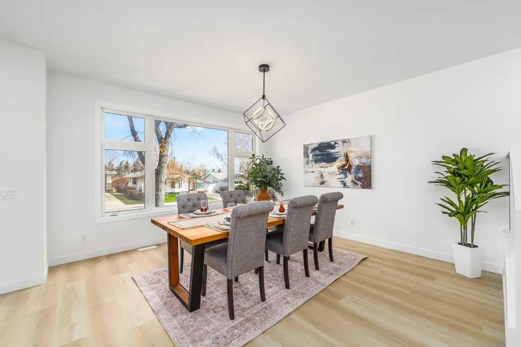 423 Hendon Drive NW Calgary AB T2K 2A1