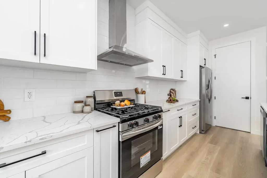 423 Hendon Drive NW Calgary AB T2K 2A1