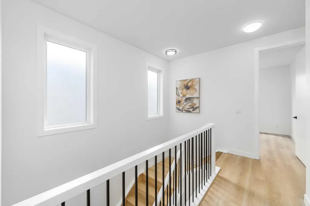 423 Hendon Drive NW Calgary AB T2K 2A1