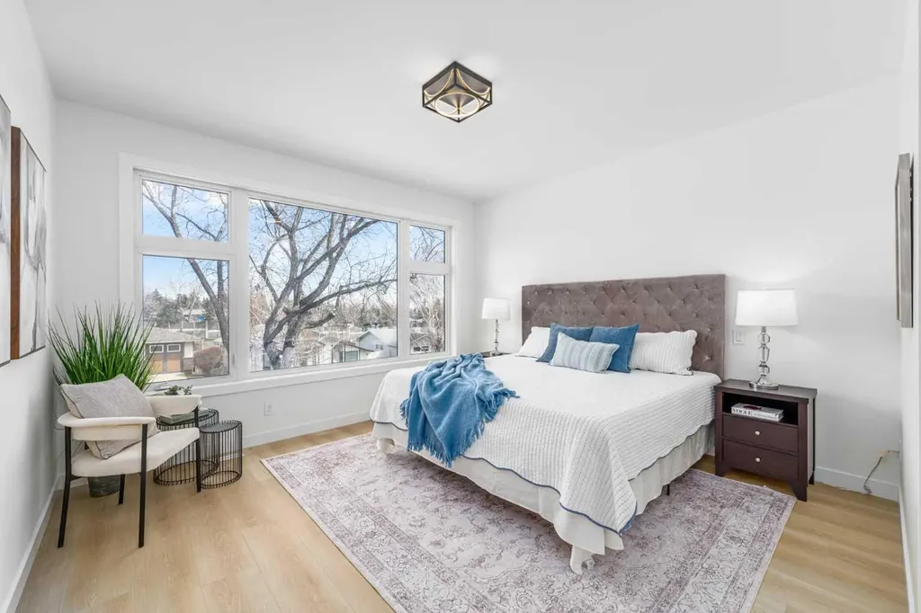 423 Hendon Drive NW Calgary AB T2K 2A1