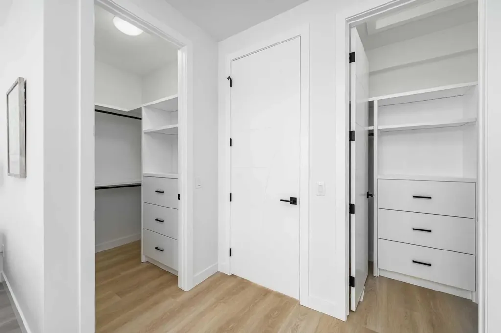 423 Hendon Drive NW Calgary AB T2K 2A1