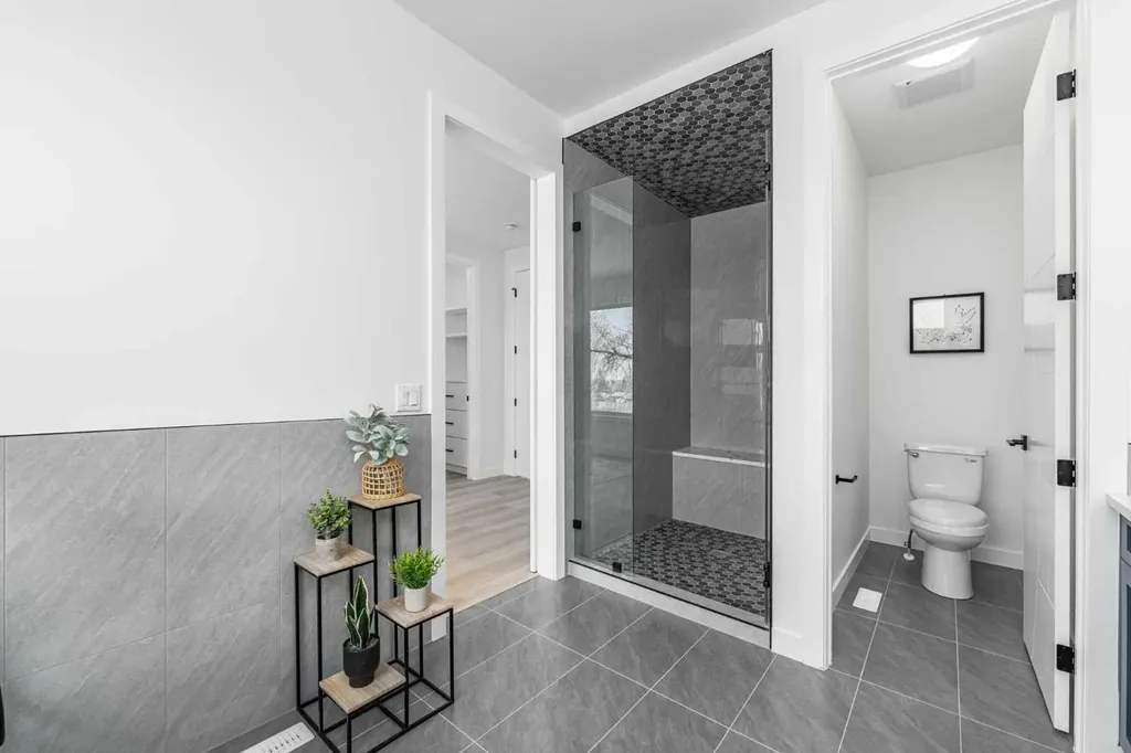 423 Hendon Drive NW Calgary AB T2K 2A1