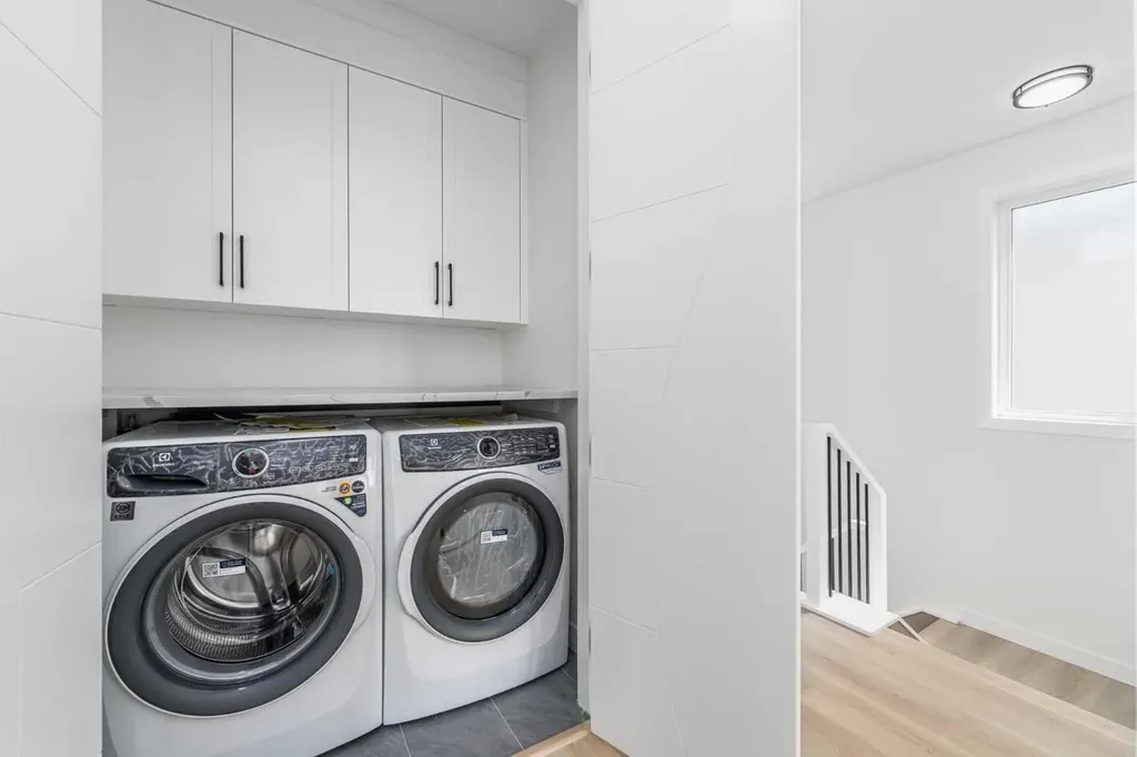 423 Hendon Drive NW Calgary AB T2K 2A1