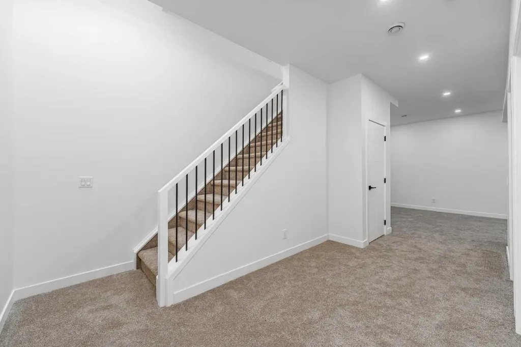 423 Hendon Drive NW Calgary AB T2K 2A1