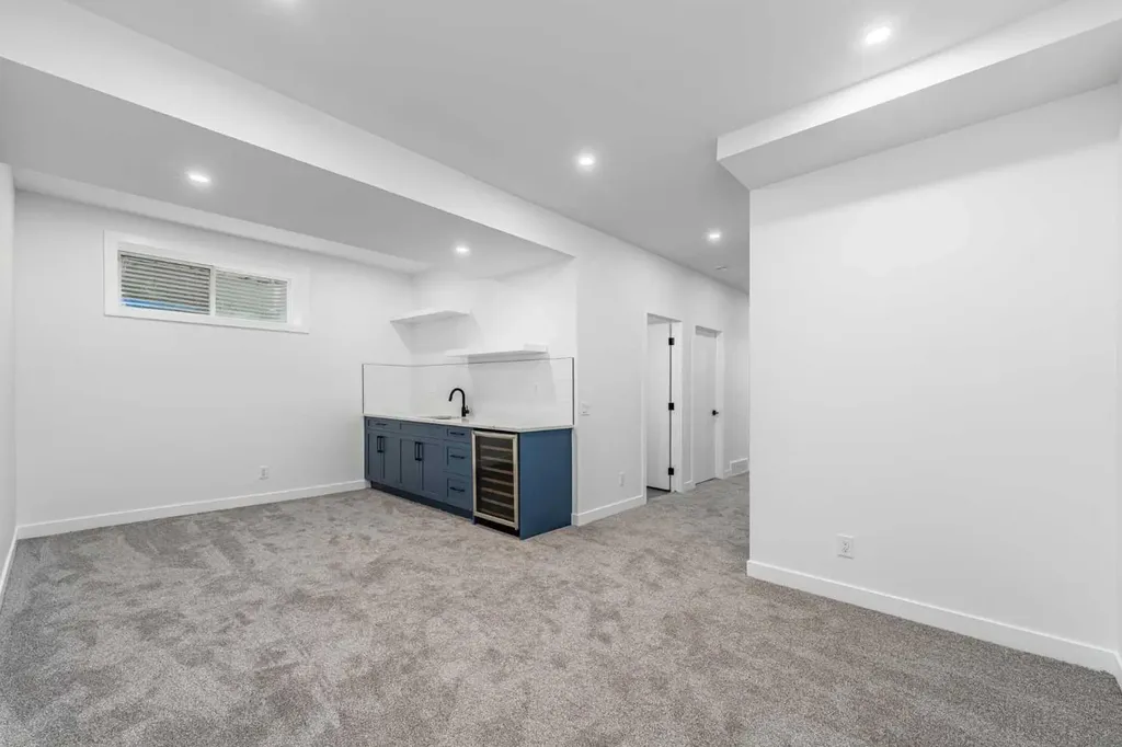 423 Hendon Drive NW Calgary AB T2K 2A1