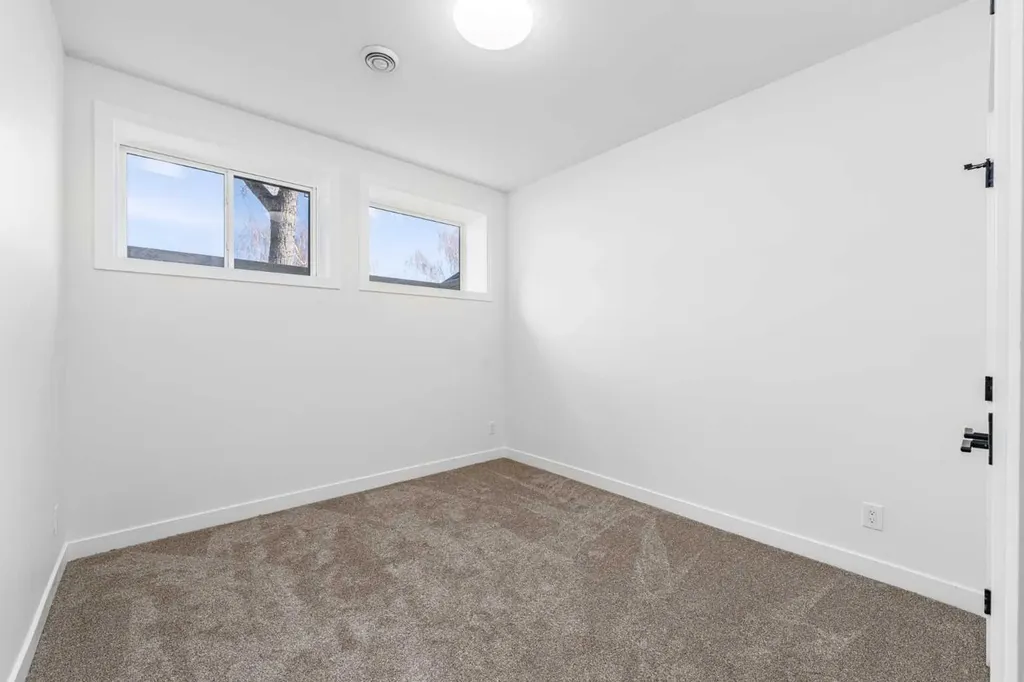 423 Hendon Drive NW Calgary AB T2K 2A1