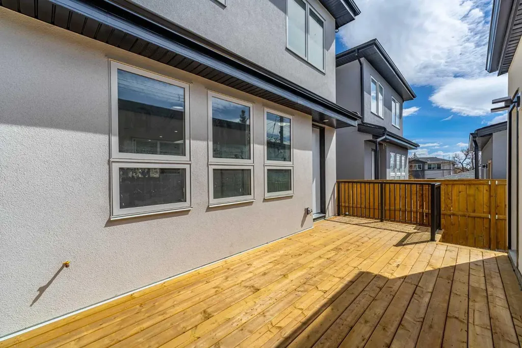 423 Hendon Drive NW Calgary AB T2K 2A1