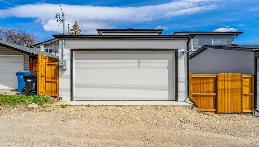 423 Hendon Drive NW Calgary AB T2K 2A1