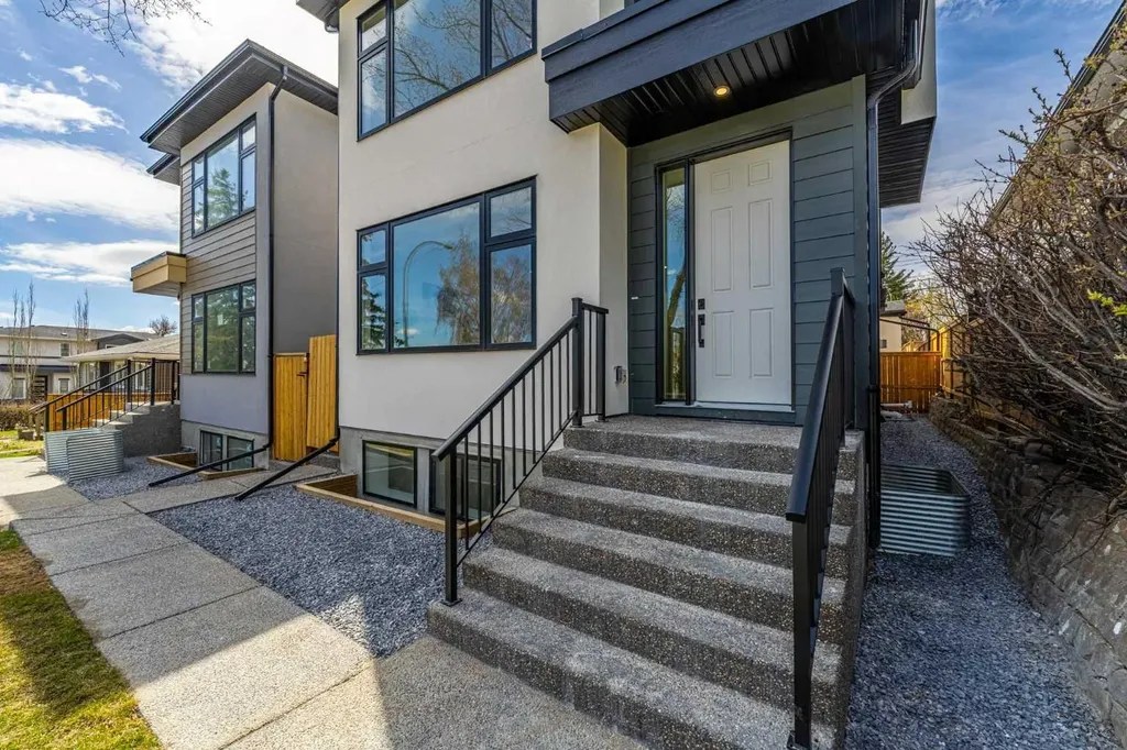 423 Hendon Drive NW Calgary AB T2K 2A1