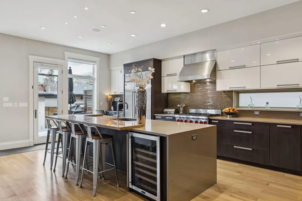 1624 Broadview Road NW Calgary AB T2N 3H1