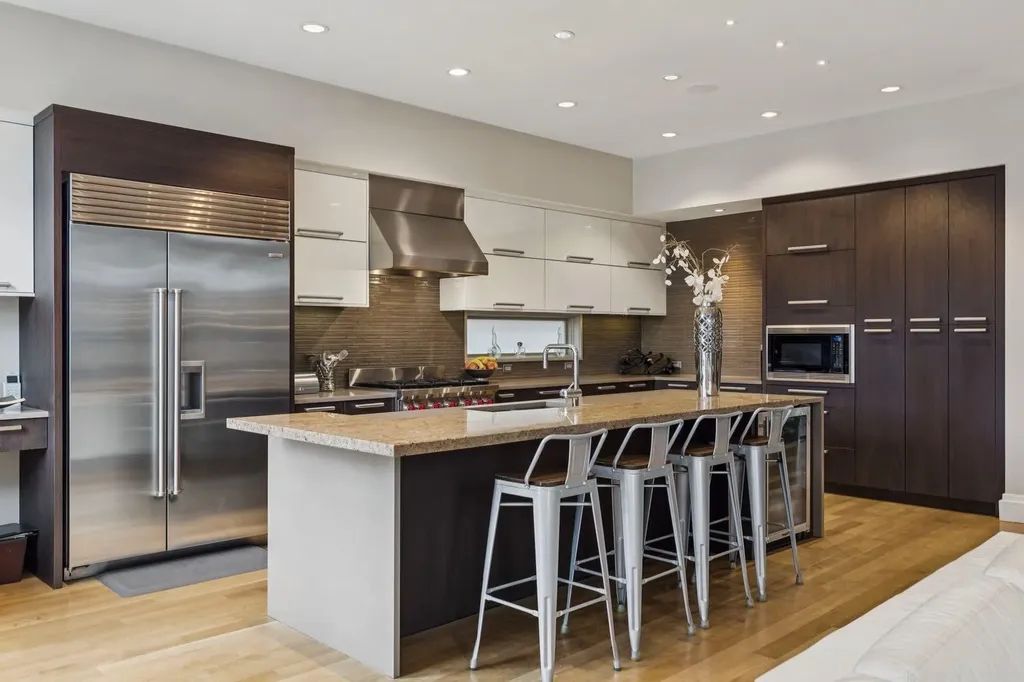 1624 Broadview Road NW Calgary AB T2N 3H1