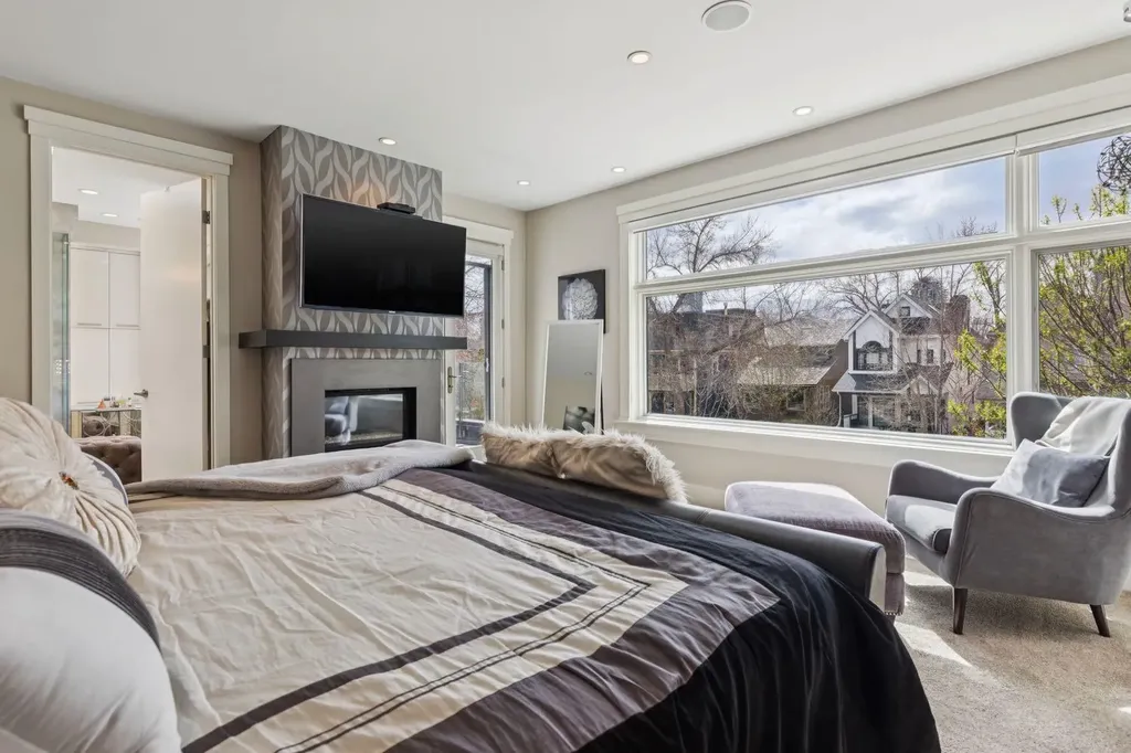 1624 Broadview Road NW Calgary AB T2N 3H1