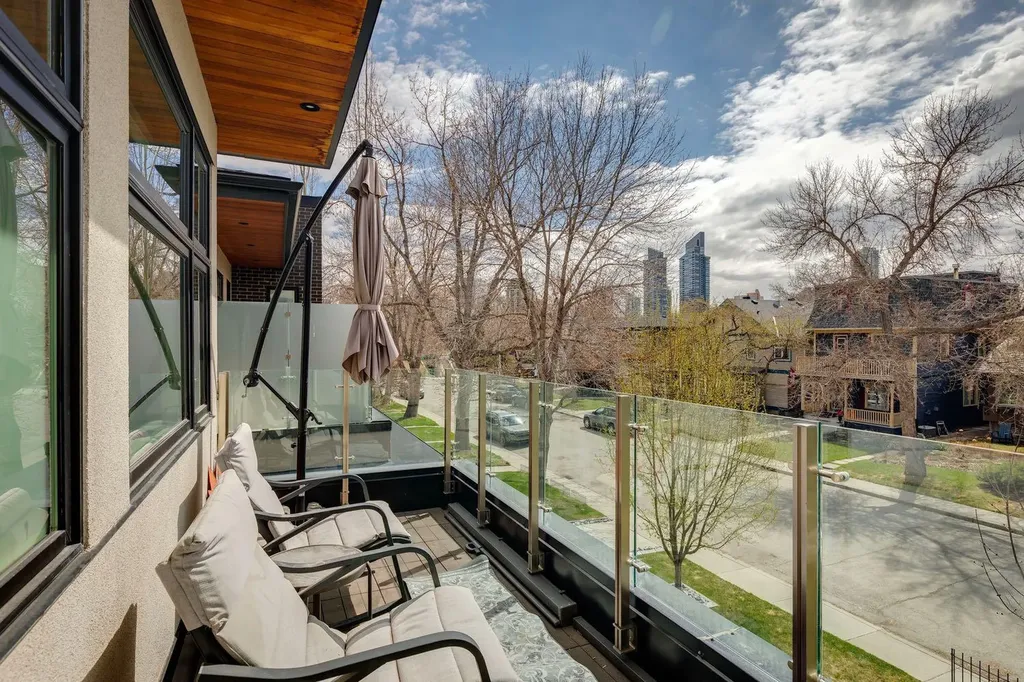 1624 Broadview Road NW Calgary AB T2N 3H1