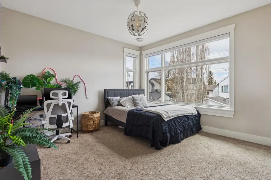 1624 Broadview Road NW Calgary AB T2N 3H1
