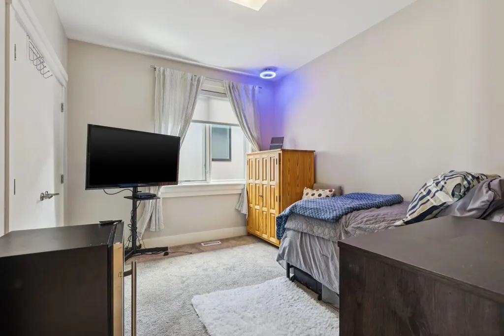 1624 Broadview Road NW Calgary AB T2N 3H1