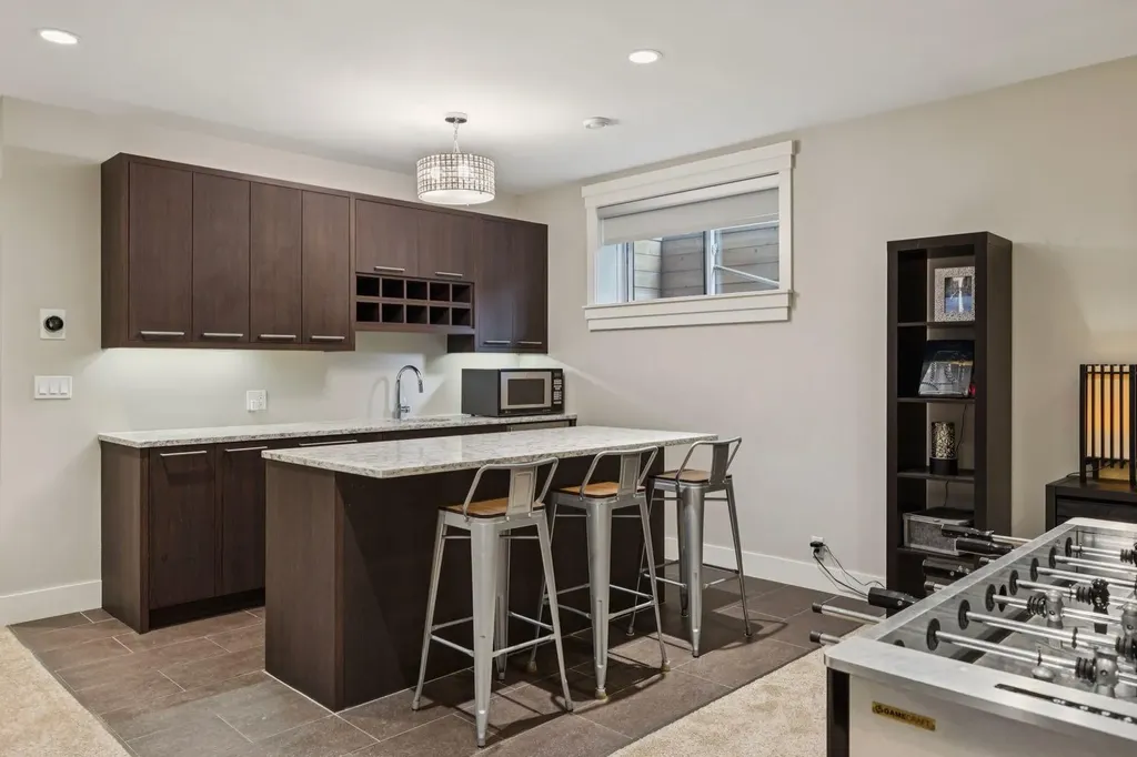 1624 Broadview Road NW Calgary AB T2N 3H1