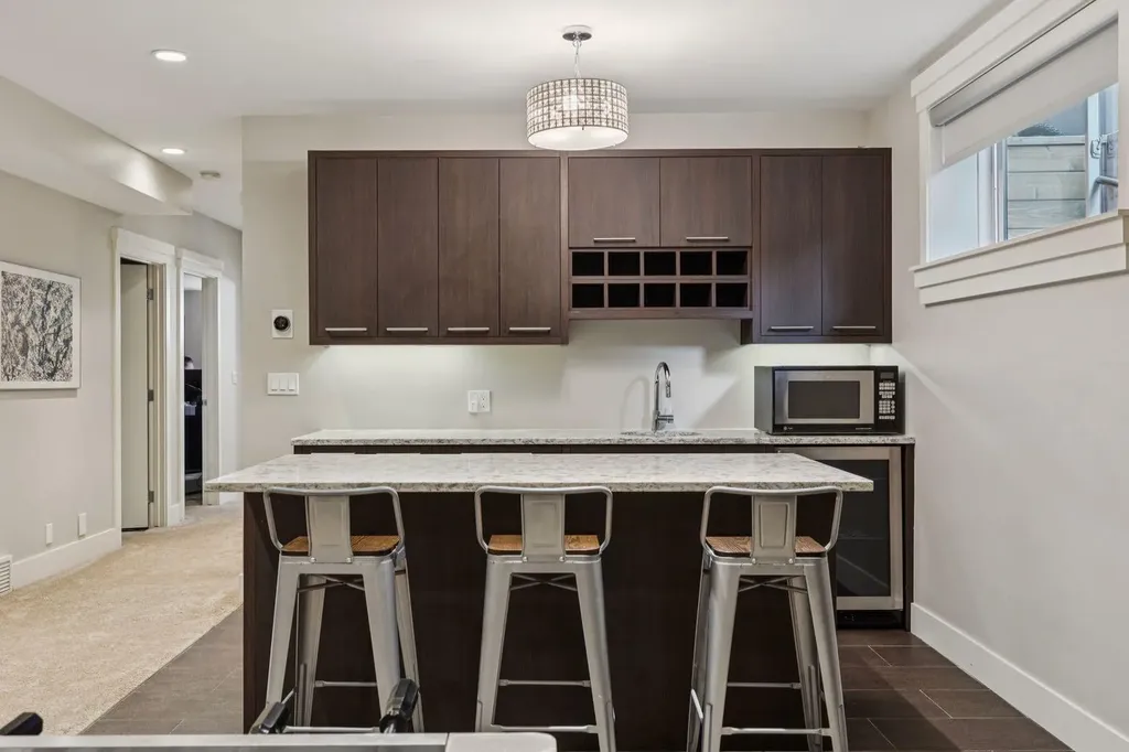 1624 Broadview Road NW Calgary AB T2N 3H1