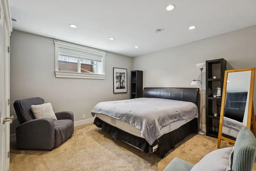 1624 Broadview Road NW Calgary AB T2N 3H1