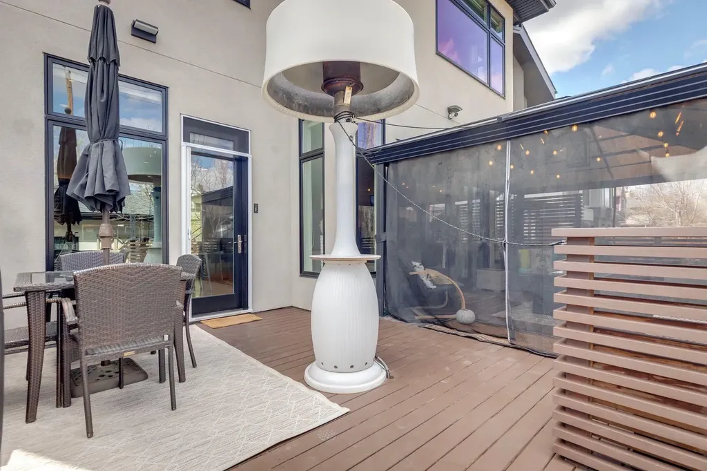 1624 Broadview Road NW Calgary AB T2N 3H1
