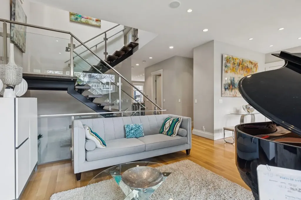 1624 Broadview Road NW Calgary AB T2N 3H1
