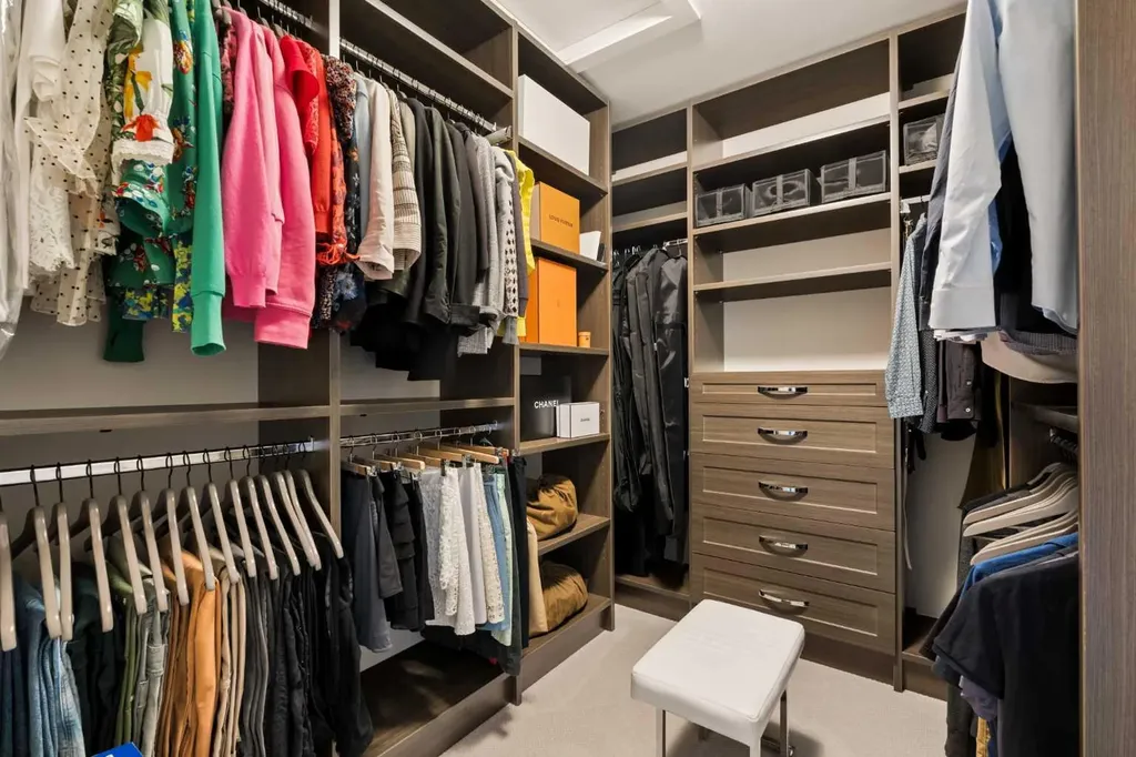 51 Hong Kong Road SW Calgary AB T3E 7A7