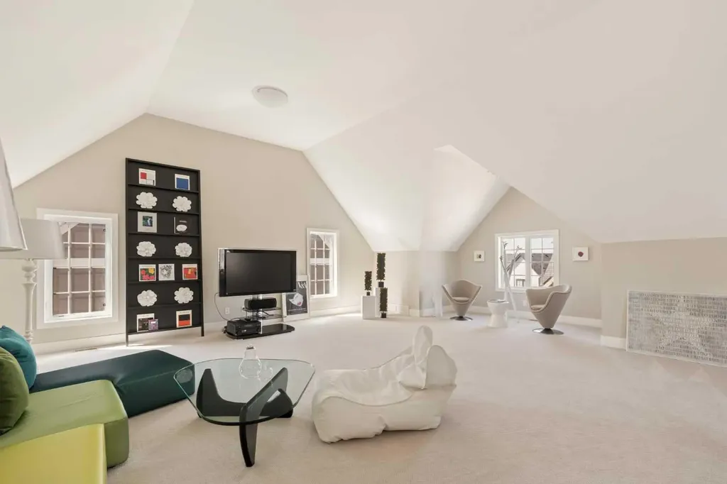 51 Hong Kong Road SW Calgary AB T3E 7A7