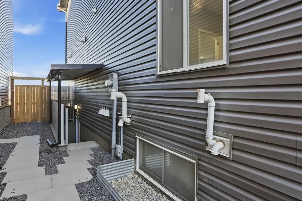 276 Calhoun Crescent NE Calgary AB T3P 2E9