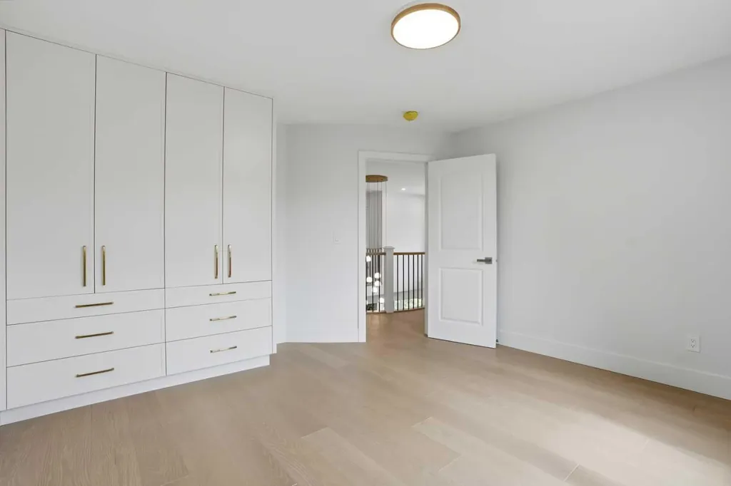 119 Canterville Road SW Calgary AB T2W 4R2