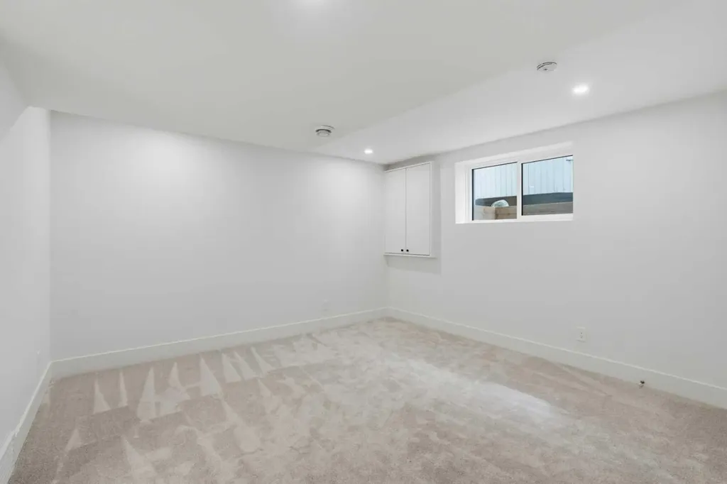119 Canterville Road SW Calgary AB T2W 4R2