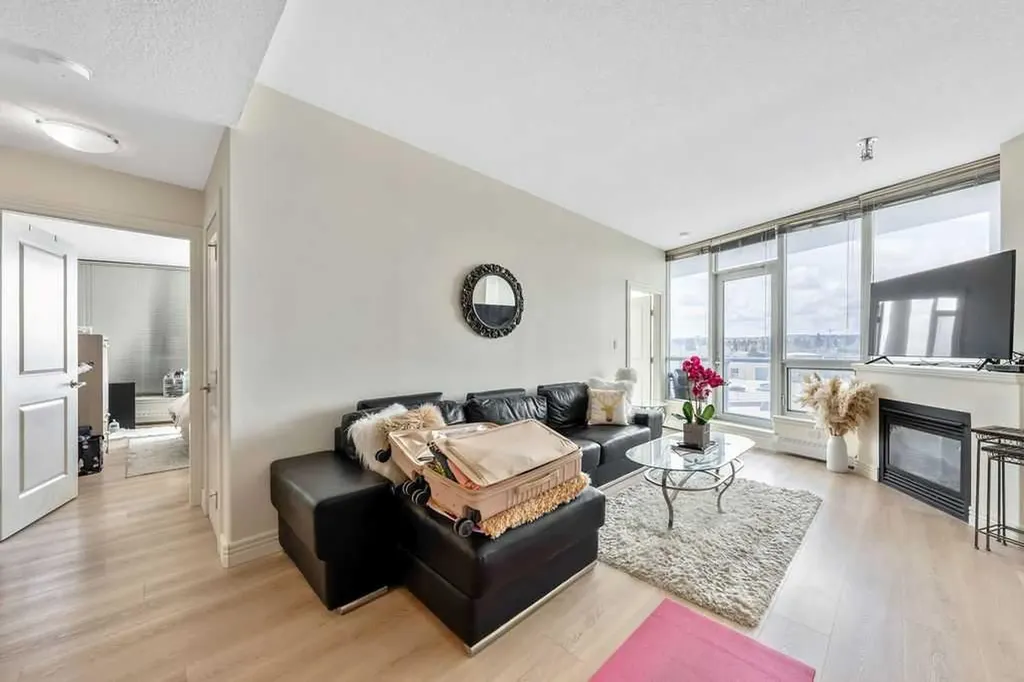 55 Spruce Place SW Calgary AB T3C 3X5