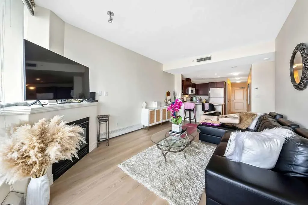 55 Spruce Place SW Calgary AB T3C 3X5