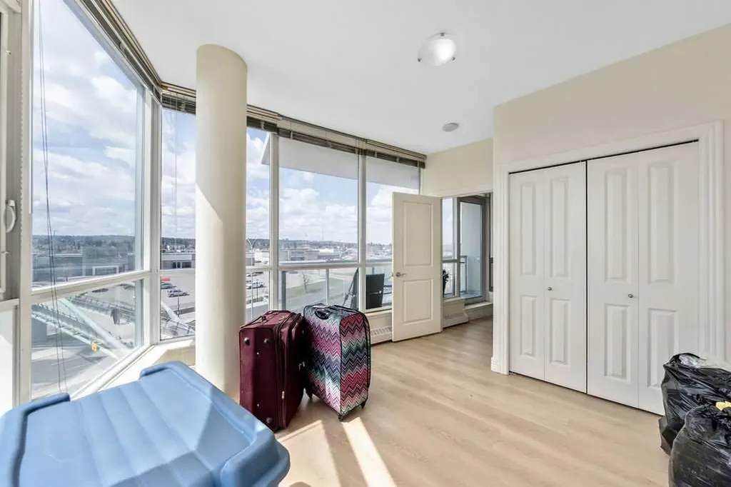 55 Spruce Place SW Calgary AB T3C 3X5