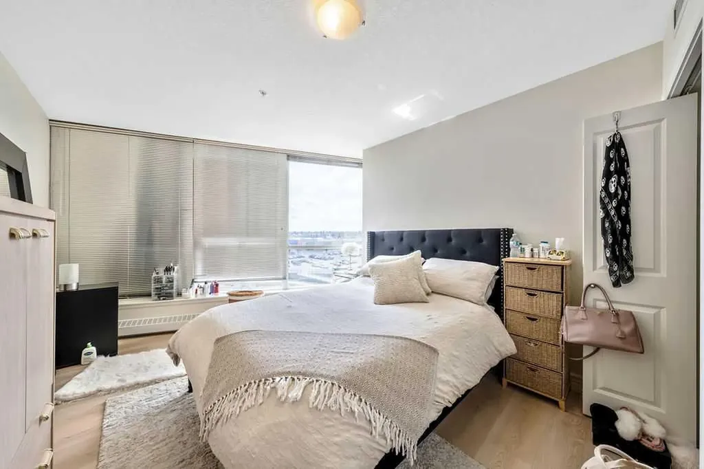 55 Spruce Place SW Calgary AB T3C 3X5