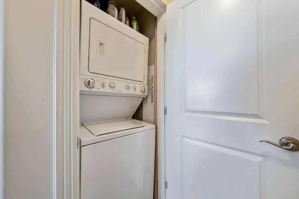 55 Spruce Place SW Calgary AB T3C 3X5