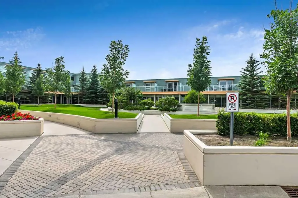 55 Spruce Place SW Calgary AB T3C 3X5